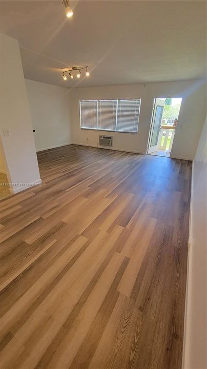 На продажу: $94,900 (1 спален, 1 ванн, 720 Квадратных фут)