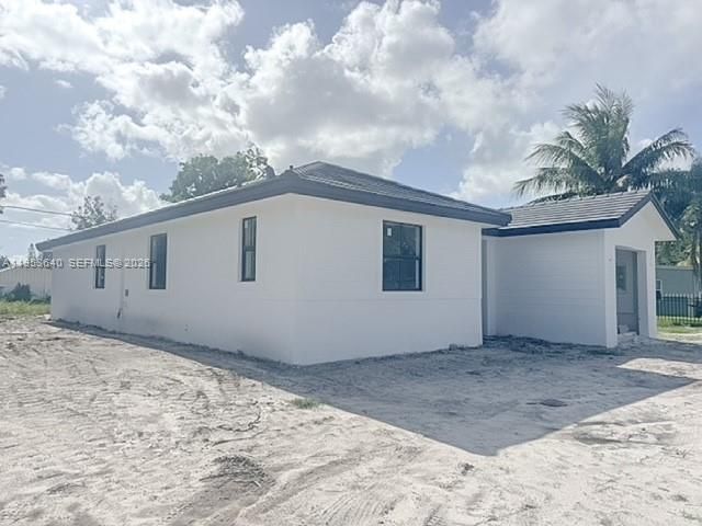 For Sale: $735,000 (4 beds, 3 baths, 1959 Square Feet)