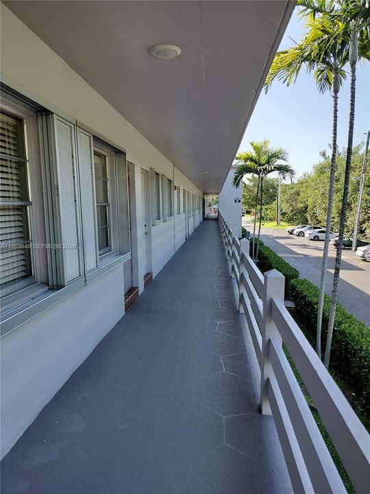 合同活跃: $155,000 (1 贝兹, 1 浴室, 720 平方英尺)