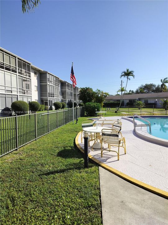 合同活跃: $155,000 (1 贝兹, 1 浴室, 720 平方英尺)
