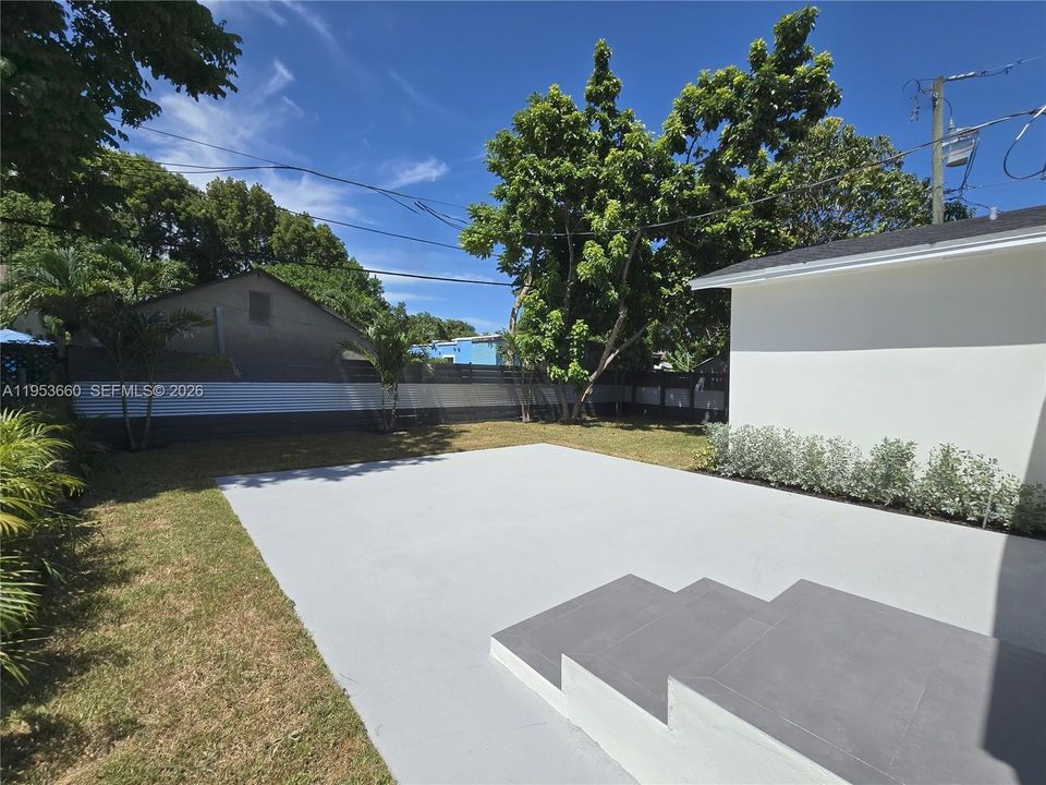 For Sale: $765,000 (4 beds, 3 baths, 1690 Square Feet)