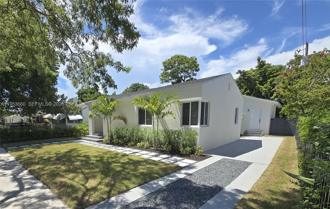 For Sale: $765,000 (4 beds, 3 baths, 1690 Square Feet)
