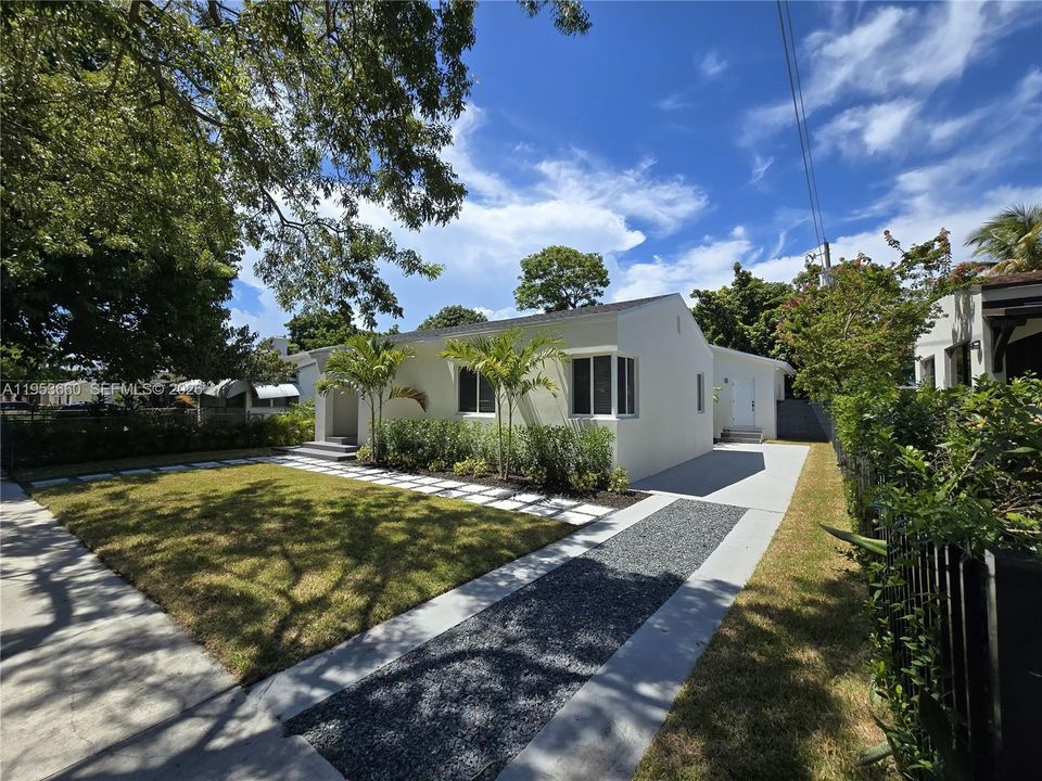 For Sale: $765,000 (4 beds, 3 baths, 1690 Square Feet)