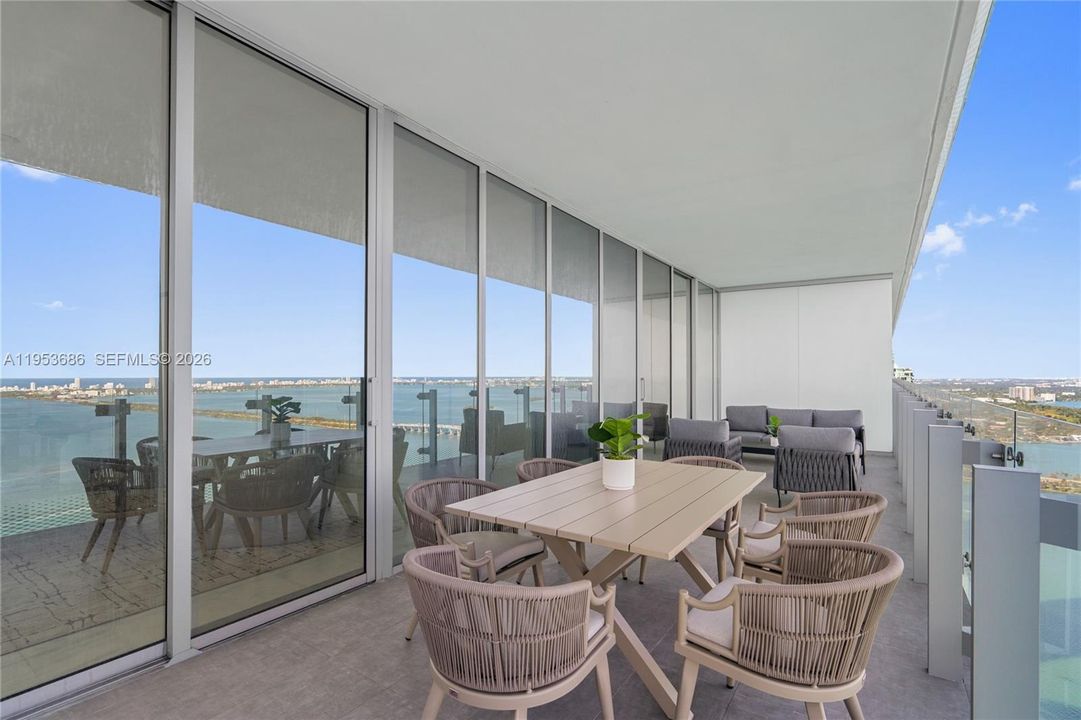 Activo con contrato: $4,450,000 (4 camas, 6 baños, 3796 Pies cuadrados)