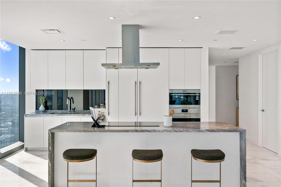 Activo con contrato: $4,450,000 (4 camas, 6 baños, 3796 Pies cuadrados)