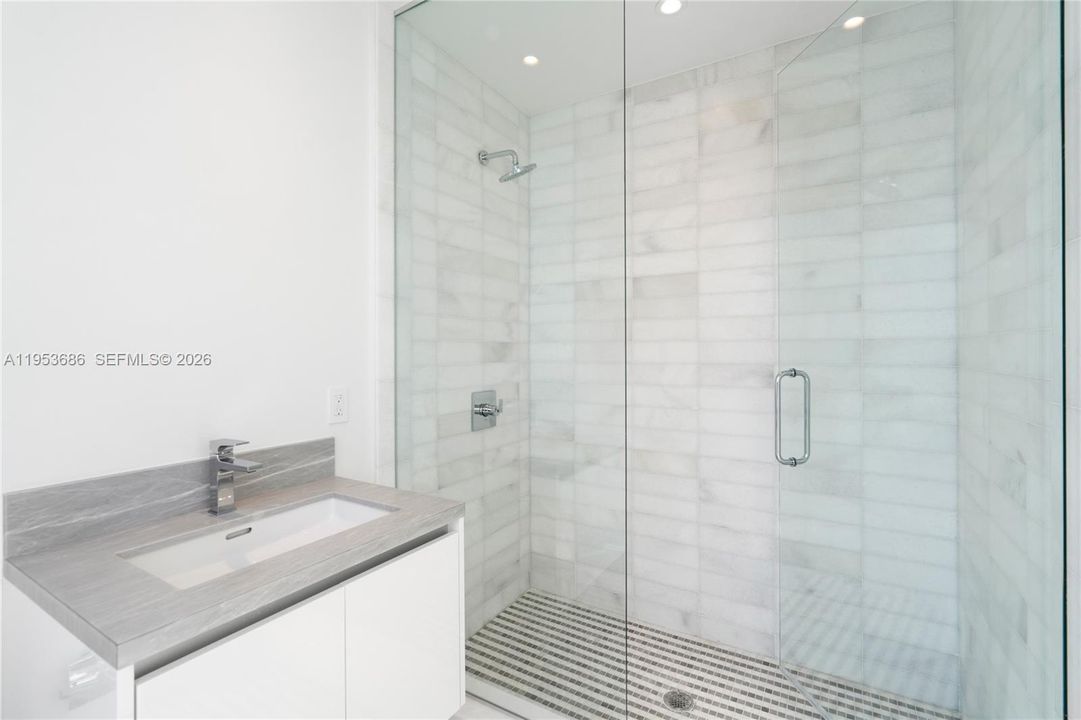 Activo con contrato: $4,450,000 (4 camas, 6 baños, 3796 Pies cuadrados)
