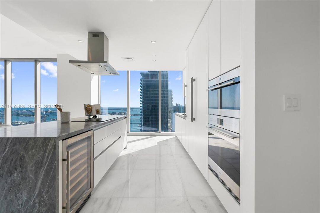 Activo con contrato: $4,450,000 (4 camas, 6 baños, 3796 Pies cuadrados)