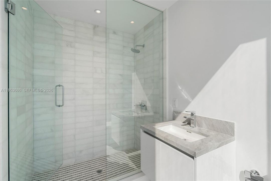 Activo con contrato: $4,450,000 (4 camas, 6 baños, 3796 Pies cuadrados)