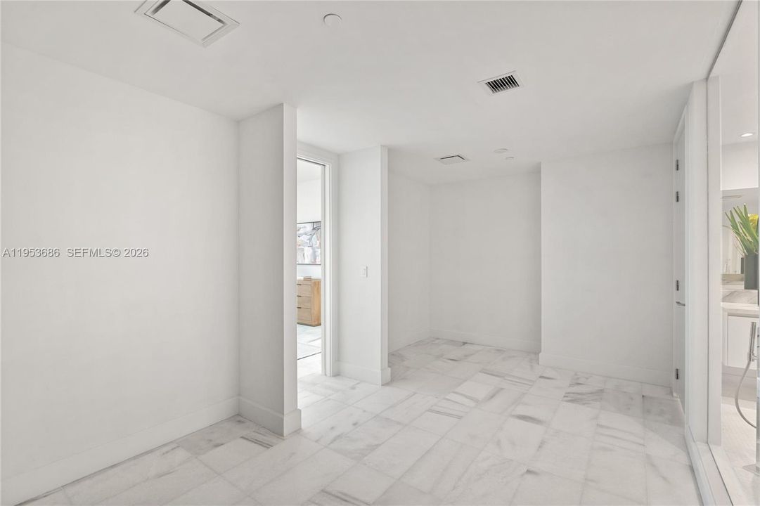 Activo con contrato: $4,450,000 (4 camas, 6 baños, 3796 Pies cuadrados)