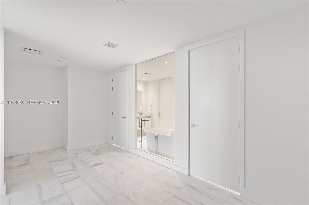 Activo con contrato: $4,450,000 (4 camas, 6 baños, 3796 Pies cuadrados)
