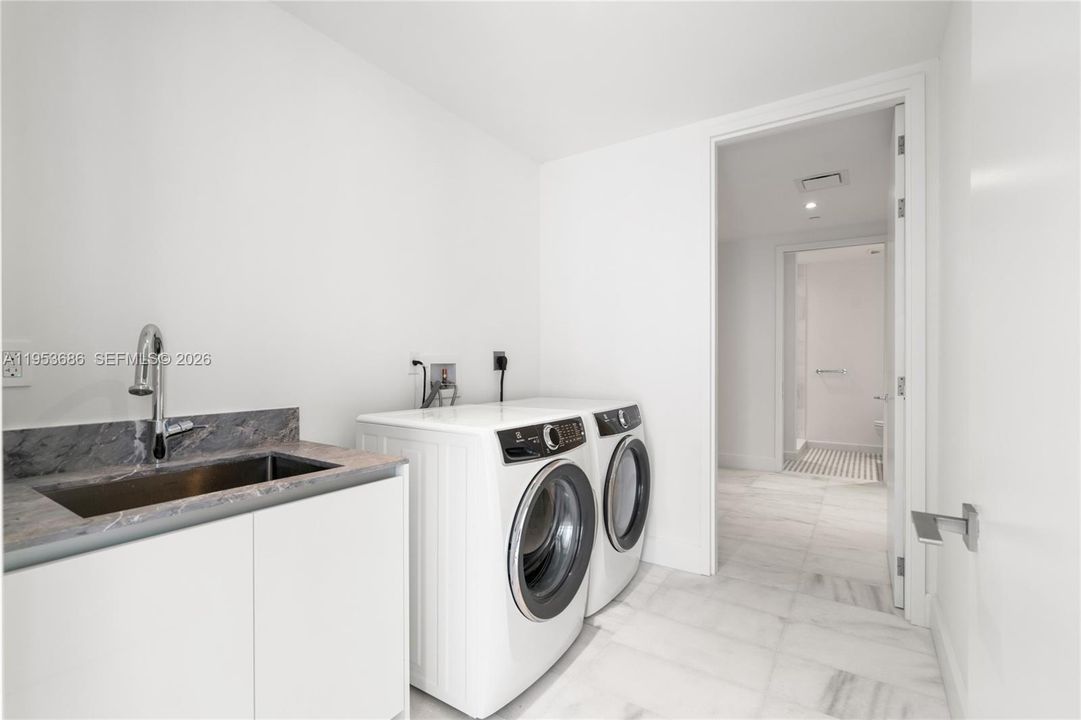 Activo con contrato: $4,450,000 (4 camas, 6 baños, 3796 Pies cuadrados)
