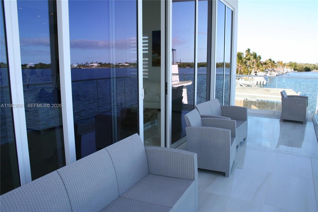 For Sale: $2,700,000 (4 beds, 3 baths, 2100 Square Feet)
