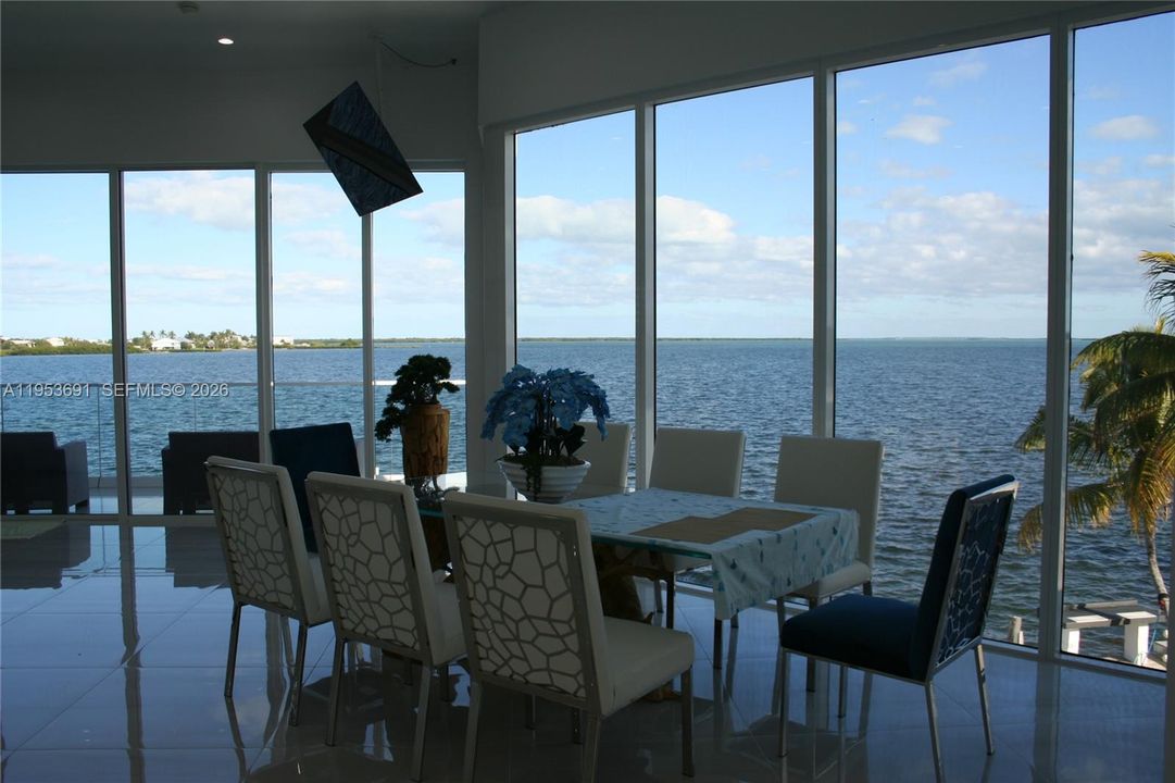 For Sale: $2,700,000 (4 beds, 3 baths, 2100 Square Feet)