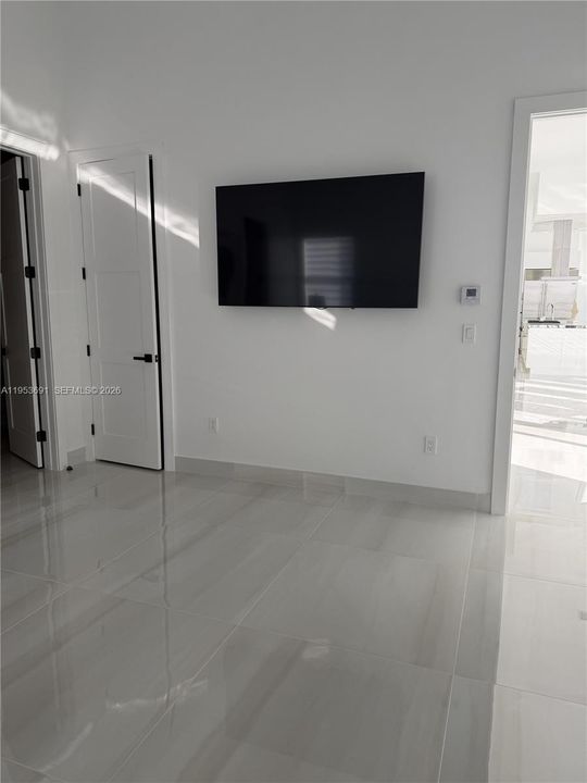 For Sale: $2,700,000 (4 beds, 3 baths, 2100 Square Feet)