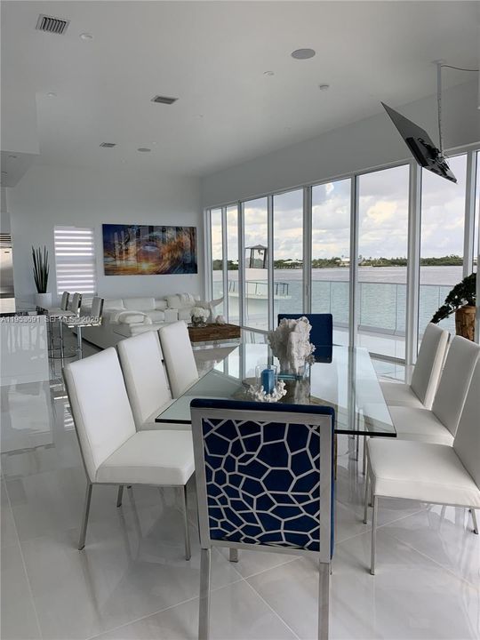 For Sale: $2,700,000 (4 beds, 3 baths, 2100 Square Feet)