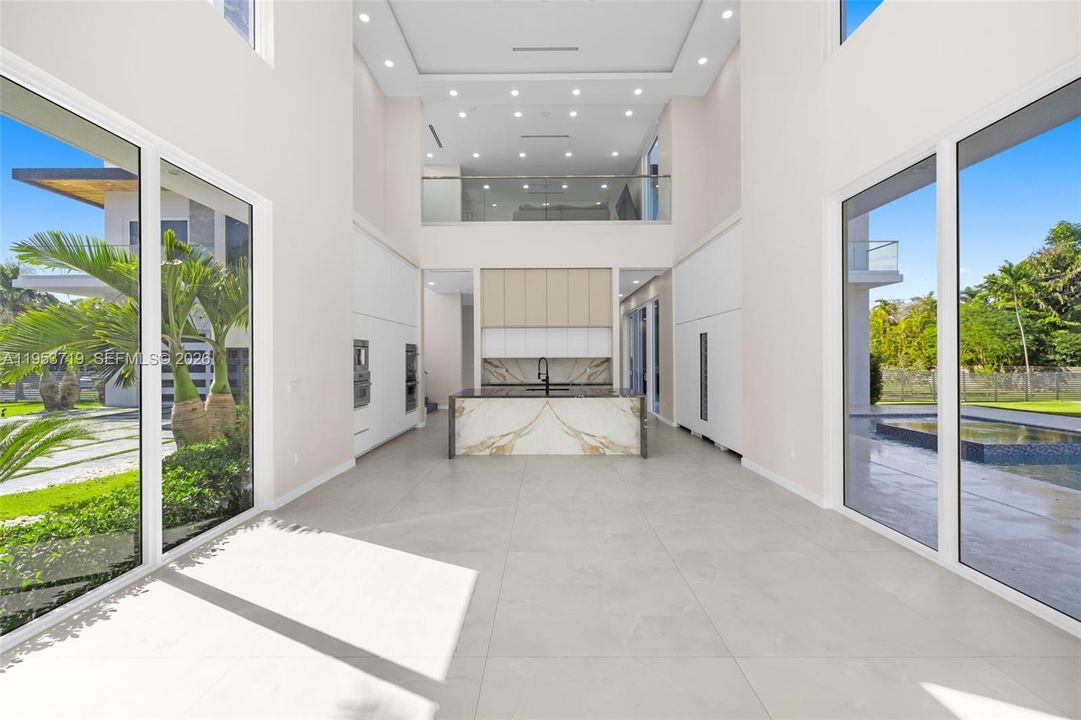 На продажу: $3,990,000 (5 спален, 5 ванн, 6414 Квадратных фут)