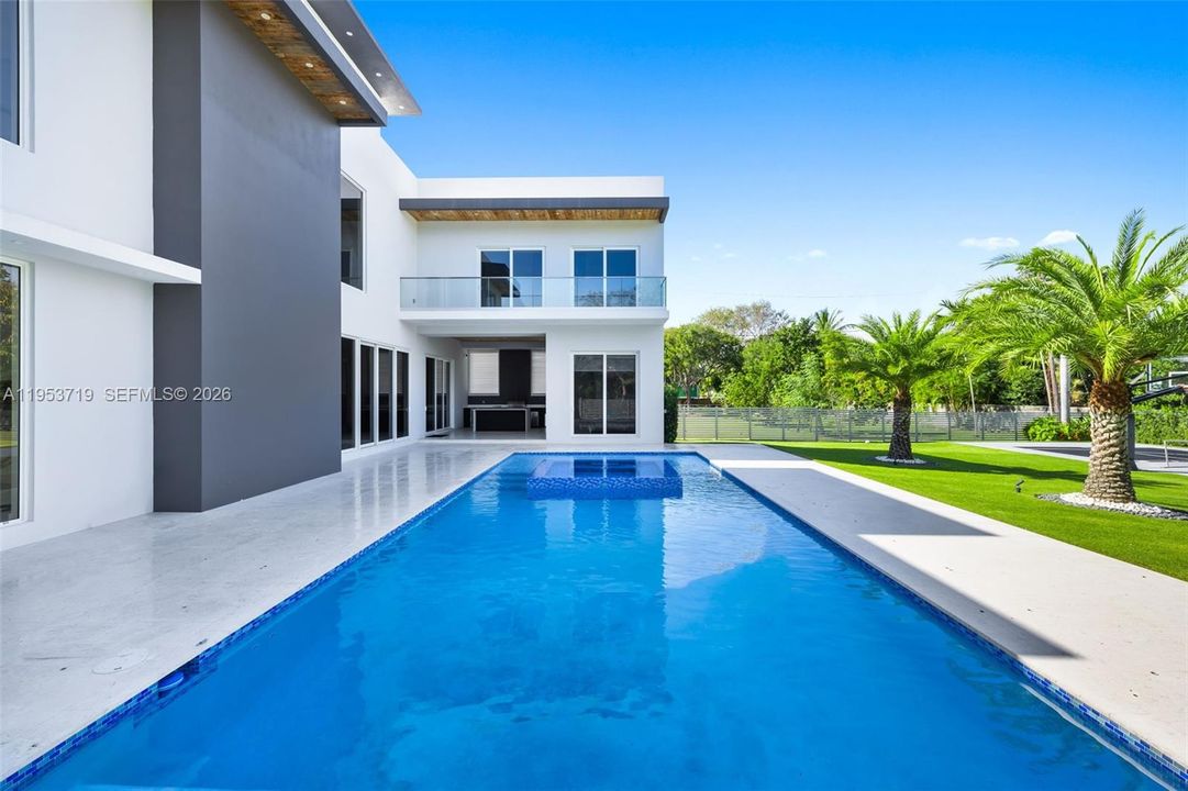 На продажу: $3,990,000 (5 спален, 5 ванн, 6414 Квадратных фут)