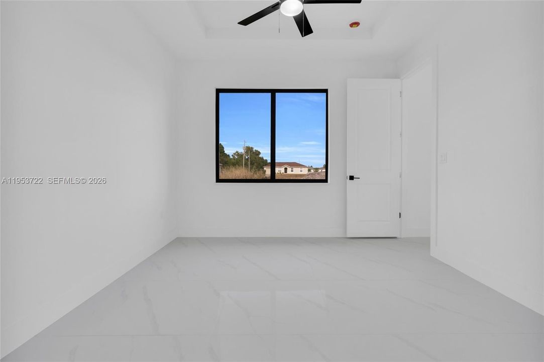 Activo con contrato: $320,000 (3 camas, 2 baños, 1375 Pies cuadrados)