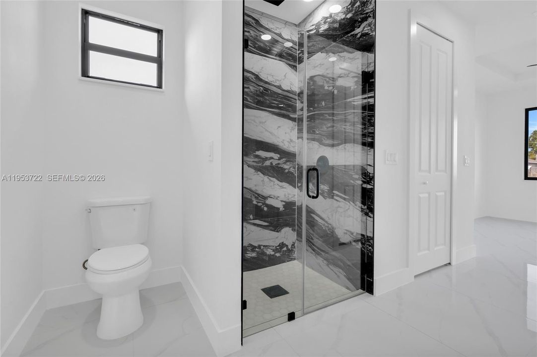 Activo con contrato: $320,000 (3 camas, 2 baños, 1375 Pies cuadrados)