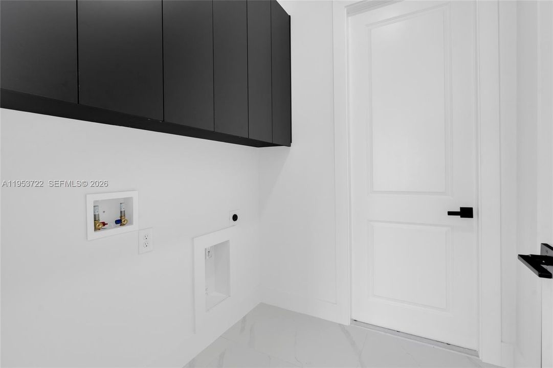 Activo con contrato: $320,000 (3 camas, 2 baños, 1375 Pies cuadrados)
