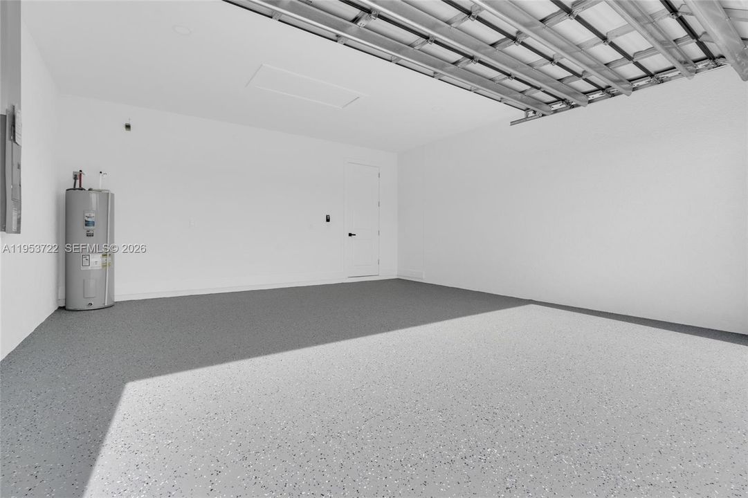 Activo con contrato: $320,000 (3 camas, 2 baños, 1375 Pies cuadrados)