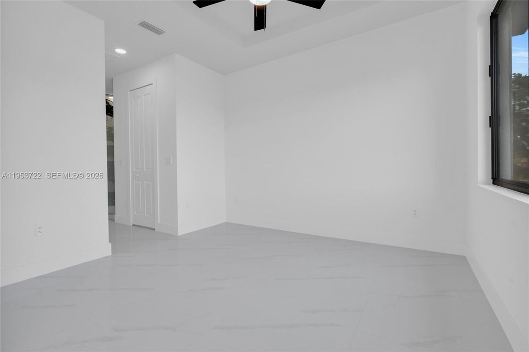 Activo con contrato: $320,000 (3 camas, 2 baños, 1375 Pies cuadrados)