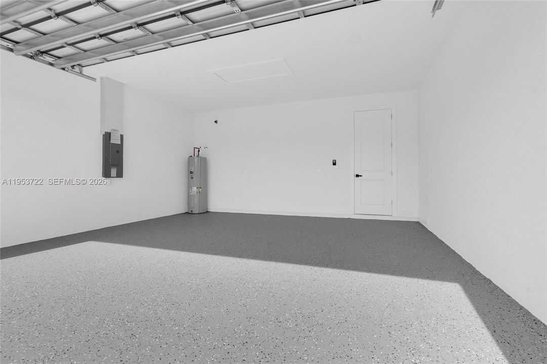 Activo con contrato: $320,000 (3 camas, 2 baños, 1375 Pies cuadrados)