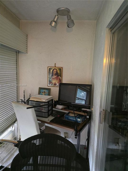For Sale: $150,000 (1 beds, 1 baths, 794 Square Feet)