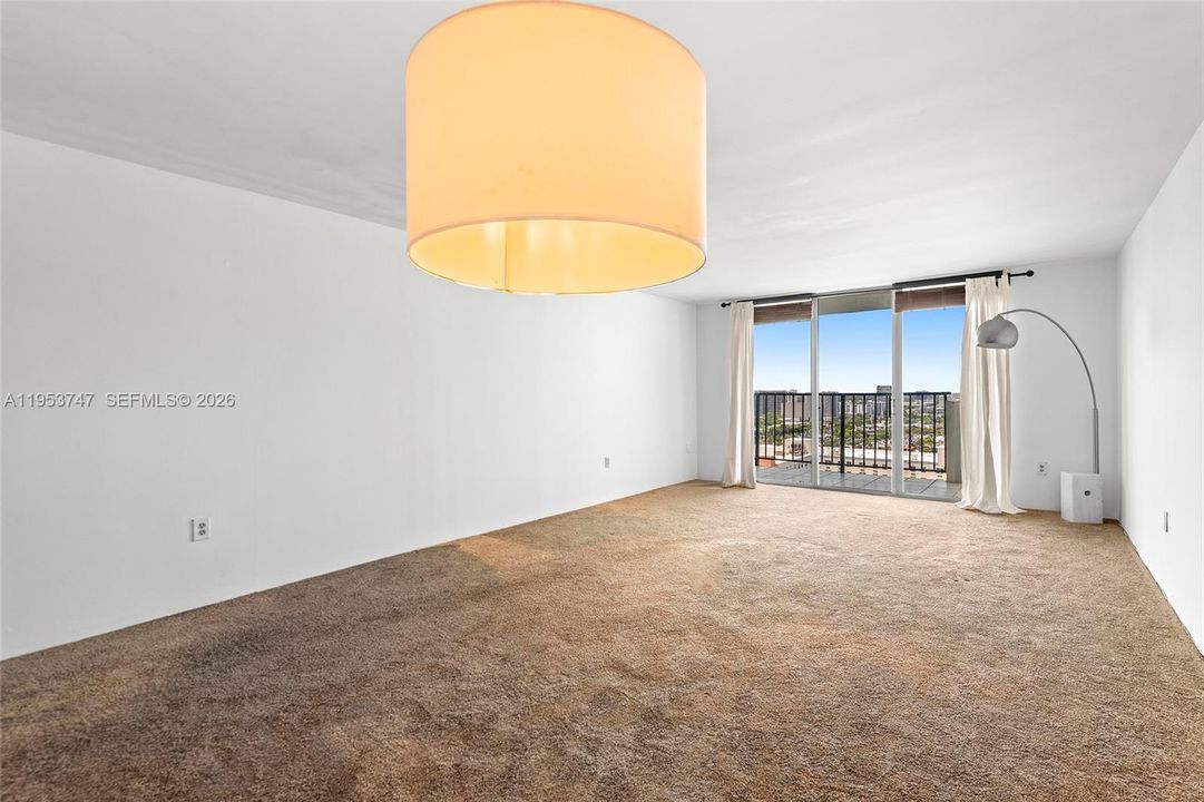 На продажу: $215,000 (1 спален, 1 ванн, 887 Квадратных фут)