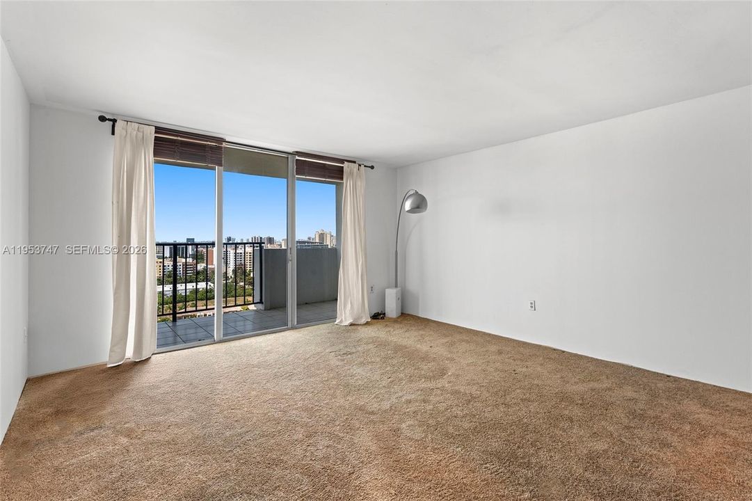 На продажу: $215,000 (1 спален, 1 ванн, 887 Квадратных фут)