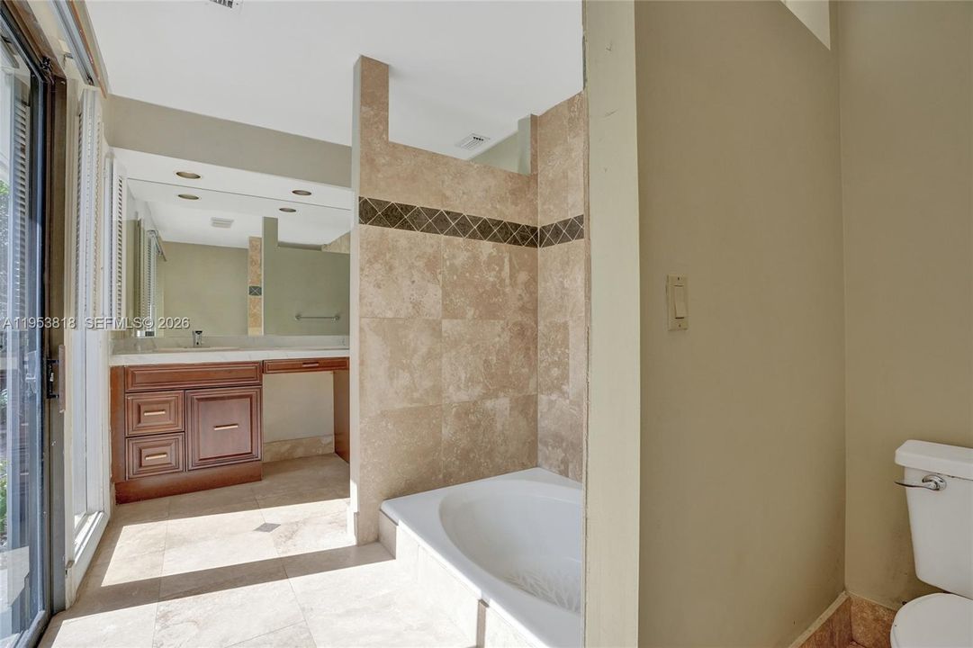 En Venta: $824,950 (2 camas, 2 baños, 2009 Pies cuadrados)