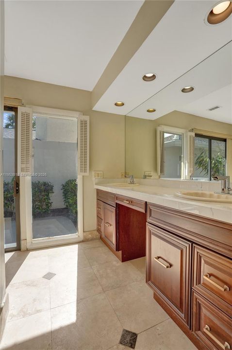 En Venta: $824,950 (2 camas, 2 baños, 2009 Pies cuadrados)