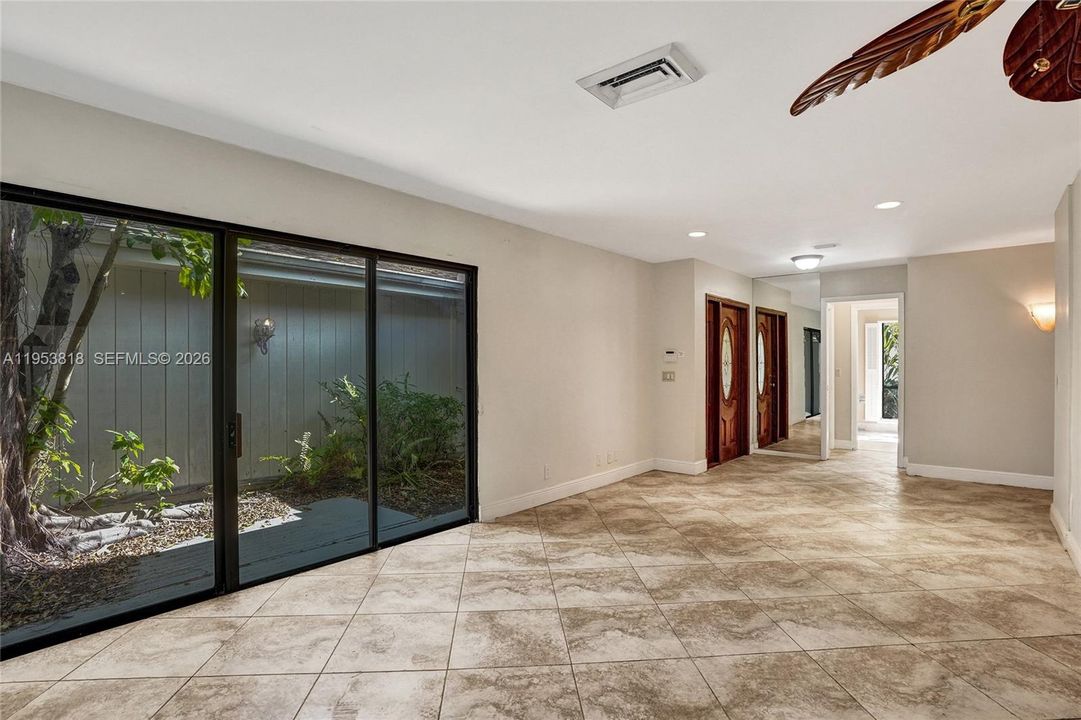 En Venta: $824,950 (2 camas, 2 baños, 2009 Pies cuadrados)