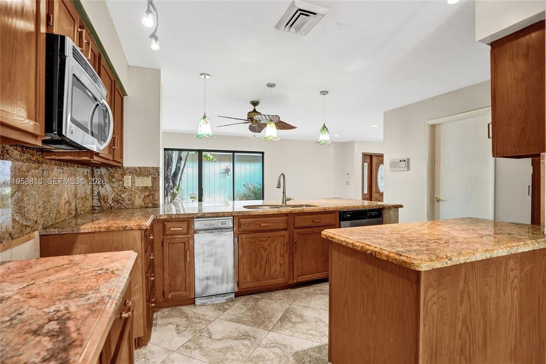 En Venta: $824,950 (2 camas, 2 baños, 2009 Pies cuadrados)
