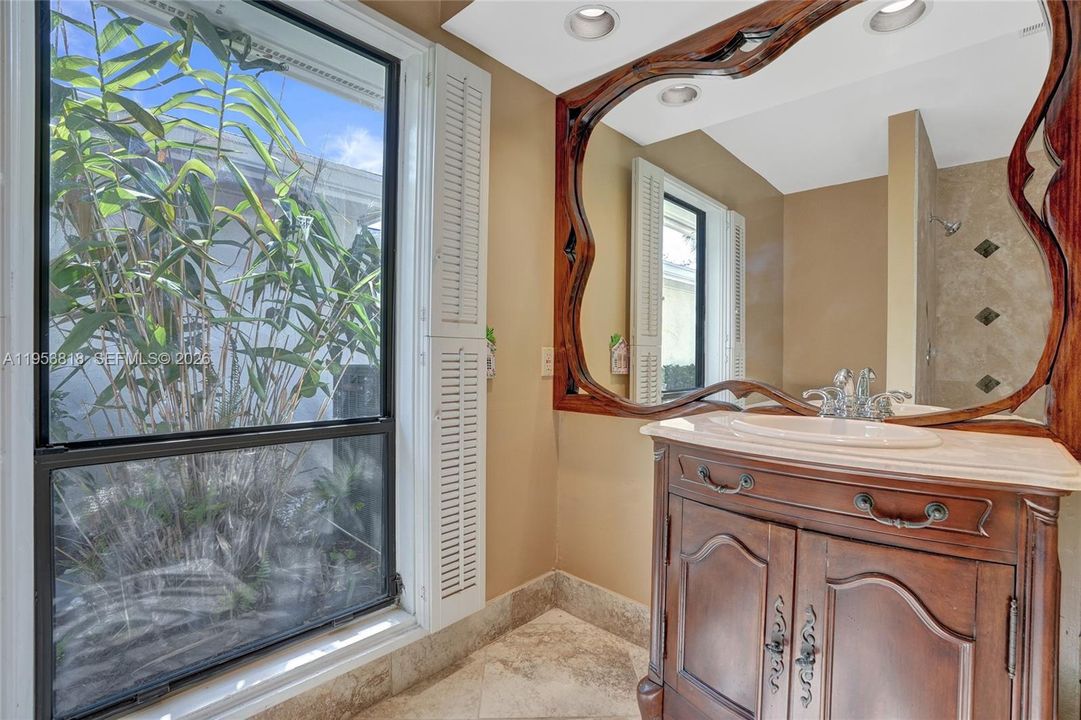 En Venta: $824,950 (2 camas, 2 baños, 2009 Pies cuadrados)