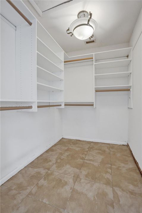 En Venta: $824,950 (2 camas, 2 baños, 2009 Pies cuadrados)
