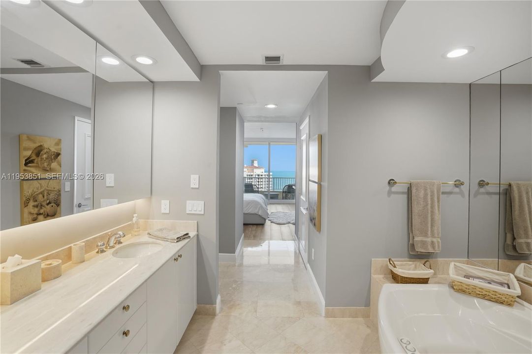 Activo con contrato: $3,600,000 (2 camas, 2 baños, 2100 Pies cuadrados)
