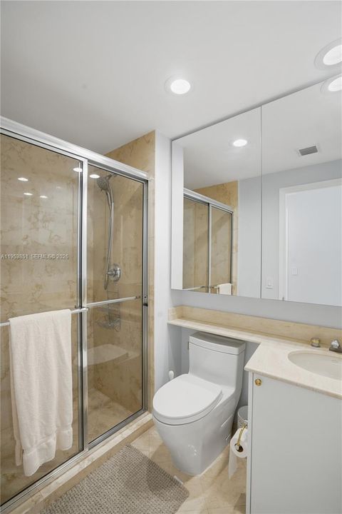 Activo con contrato: $3,600,000 (2 camas, 2 baños, 2100 Pies cuadrados)