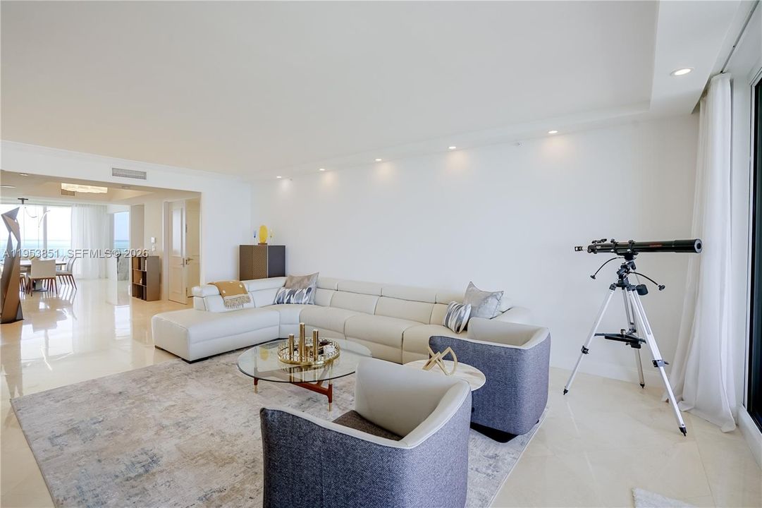 Activo con contrato: $3,600,000 (2 camas, 2 baños, 2100 Pies cuadrados)
