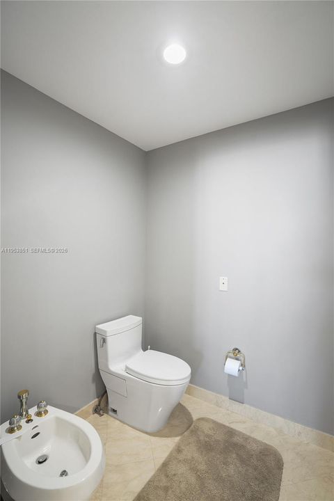 Activo con contrato: $3,600,000 (2 camas, 2 baños, 2100 Pies cuadrados)