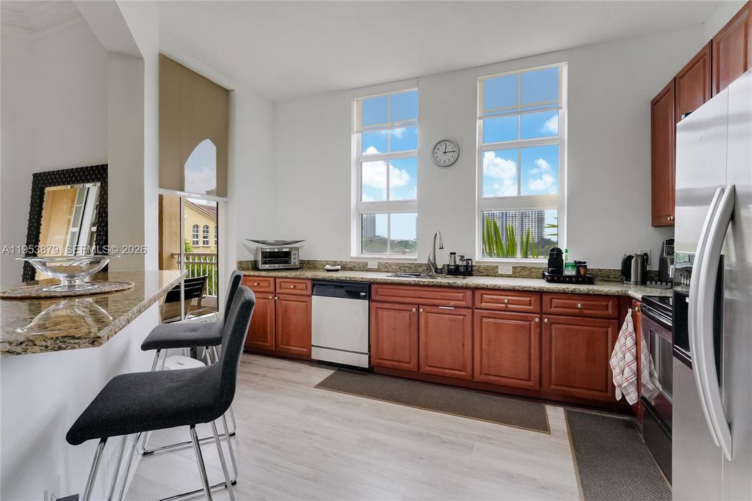 For Sale: $550,000 (2 beds, 2 baths, 1343 Square Feet)