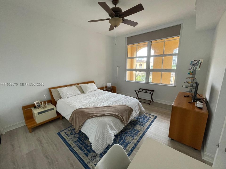 For Sale: $550,000 (2 beds, 2 baths, 1343 Square Feet)