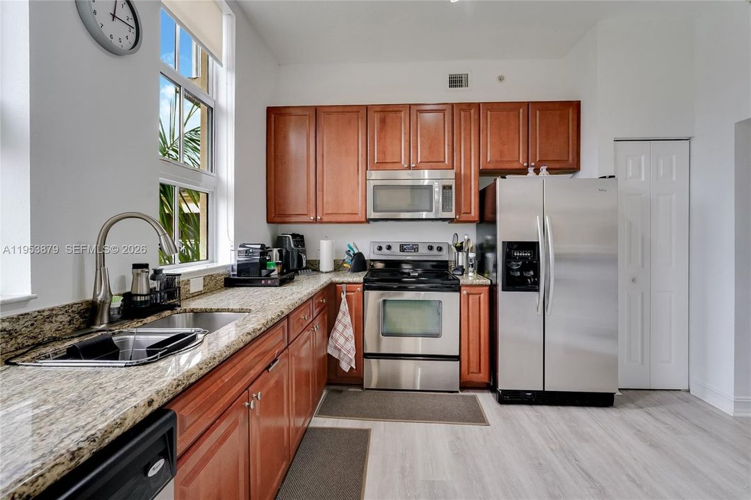 For Sale: $550,000 (2 beds, 2 baths, 1343 Square Feet)