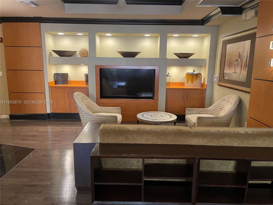 For Sale: $550,000 (2 beds, 2 baths, 1343 Square Feet)