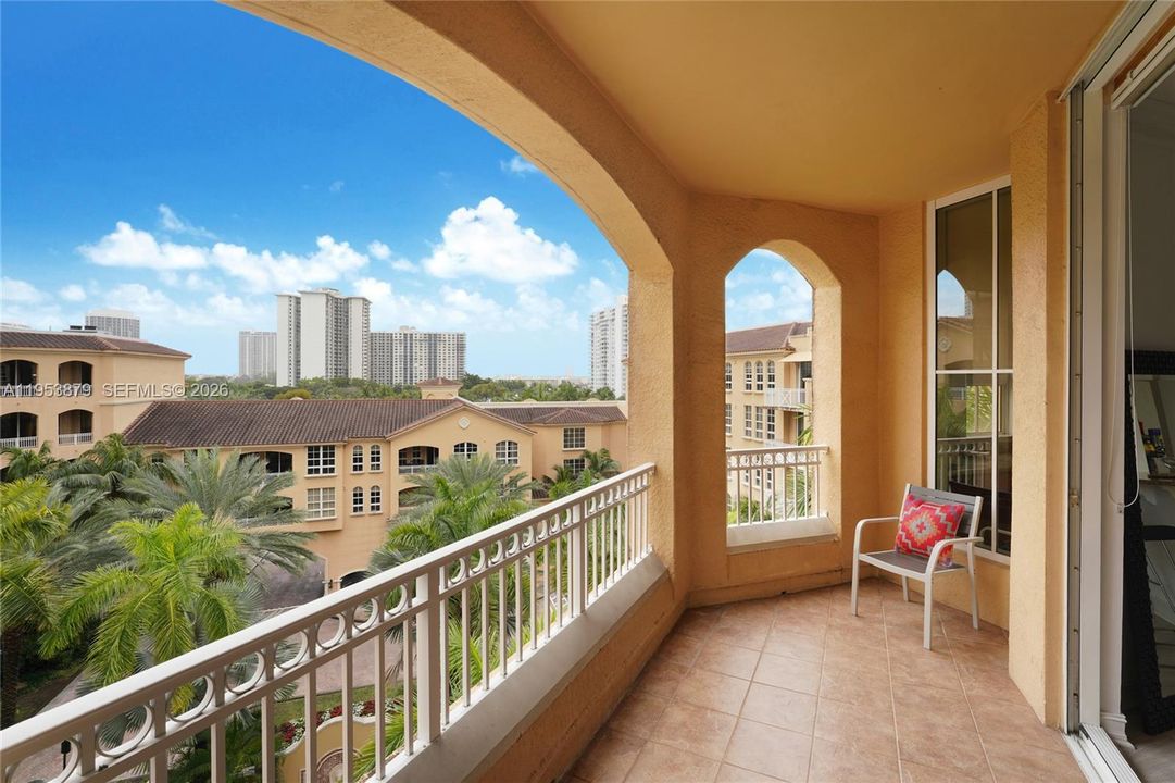 For Sale: $550,000 (2 beds, 2 baths, 1343 Square Feet)