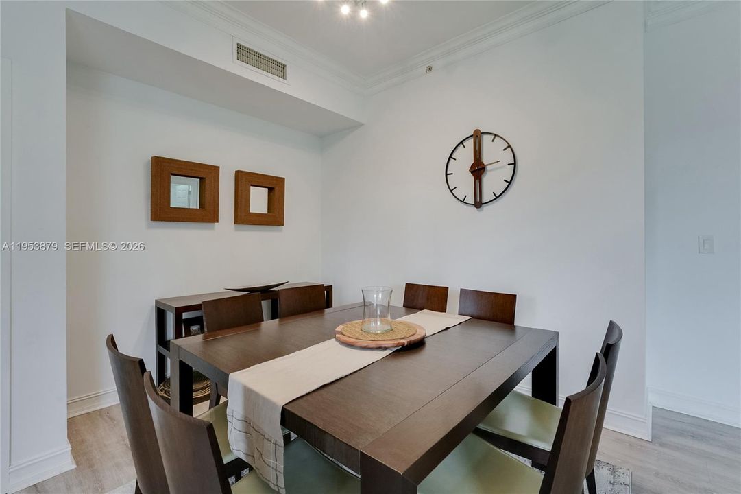 For Sale: $550,000 (2 beds, 2 baths, 1343 Square Feet)