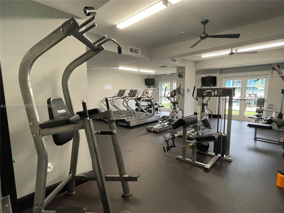 For Sale: $550,000 (2 beds, 2 baths, 1343 Square Feet)