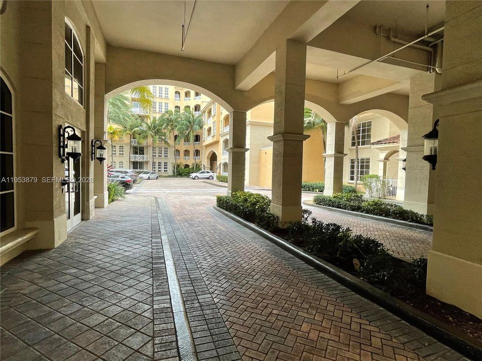 For Sale: $550,000 (2 beds, 2 baths, 1343 Square Feet)