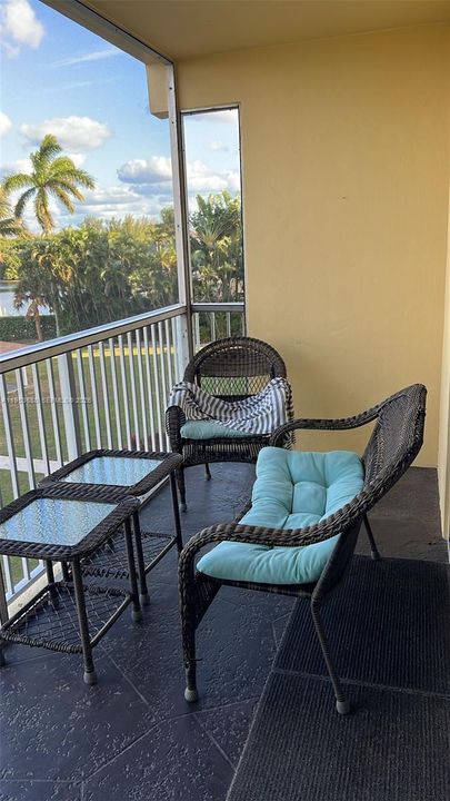 For Sale: $395,000 (2 beds, 2 baths, 993 Square Feet)