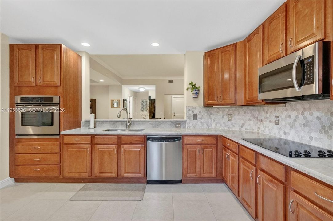 На продажу: $650,000 (2 спален, 2 ванн, 1625 Квадратных фут)